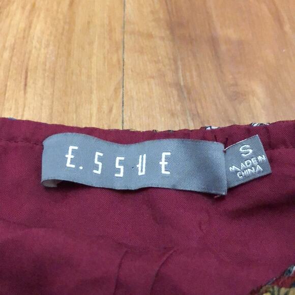 E.ssue Red Floral Off Shoulder Romper Size Small - Picture 11 of 11